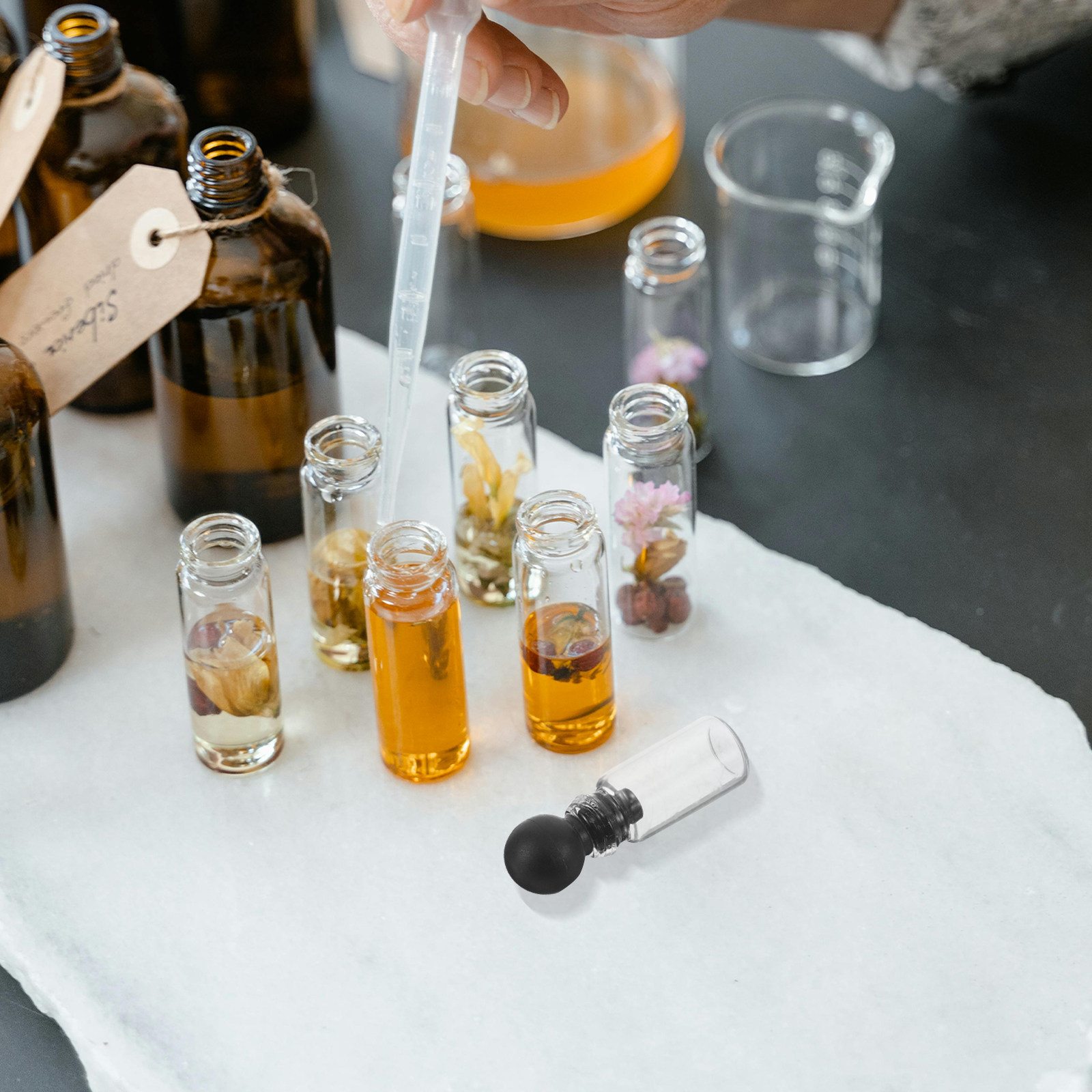 150個入り ミニガラス製香水サンプル容器 0.5ml 漏れ - Fragrance-Oils Perfume のレビューと価格