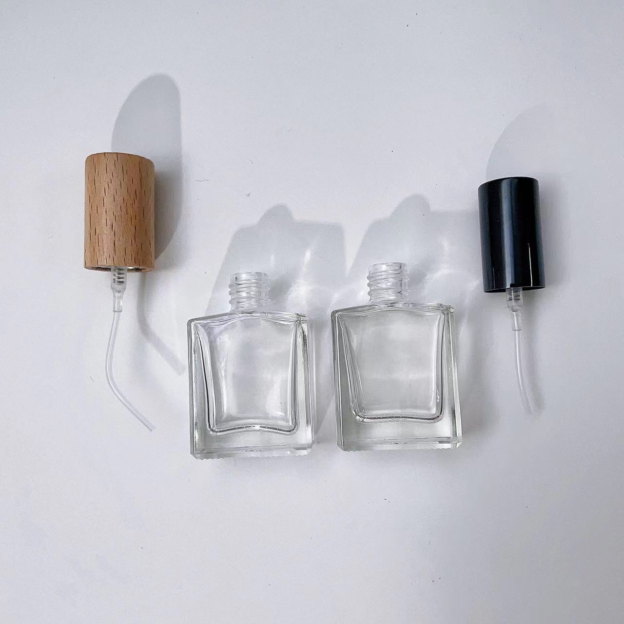 ガラスフレグランススプレー,ポータブル,正方形,詰め替え可能 - Oud Perfume Spray のレビューと価格